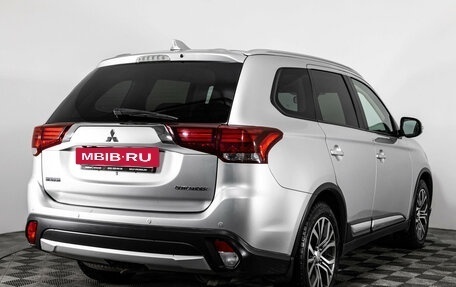 Mitsubishi Outlander III рестайлинг 3, 2017 год, 1 399 000 рублей, 5 фотография