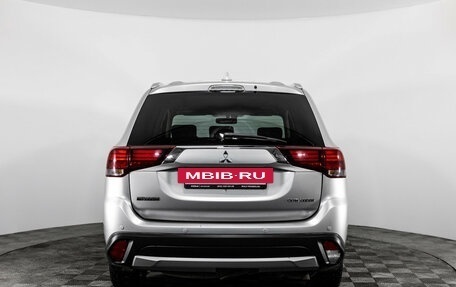 Mitsubishi Outlander III рестайлинг 3, 2017 год, 1 399 000 рублей, 6 фотография