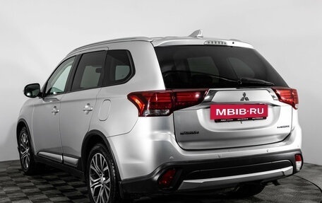 Mitsubishi Outlander III рестайлинг 3, 2017 год, 1 399 000 рублей, 7 фотография