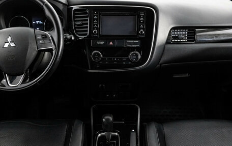 Mitsubishi Outlander III рестайлинг 3, 2017 год, 1 399 000 рублей, 12 фотография