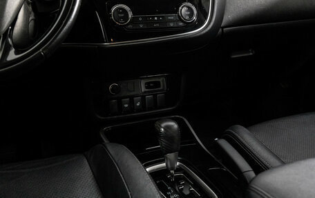 Mitsubishi Outlander III рестайлинг 3, 2017 год, 1 399 000 рублей, 13 фотография