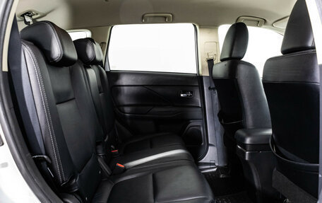 Mitsubishi Outlander III рестайлинг 3, 2017 год, 1 399 000 рублей, 17 фотография