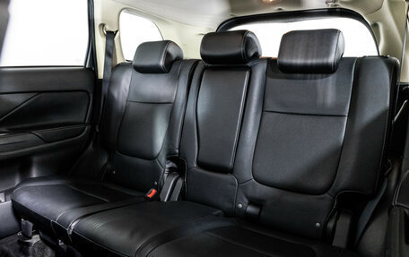 Mitsubishi Outlander III рестайлинг 3, 2017 год, 1 399 000 рублей, 19 фотография