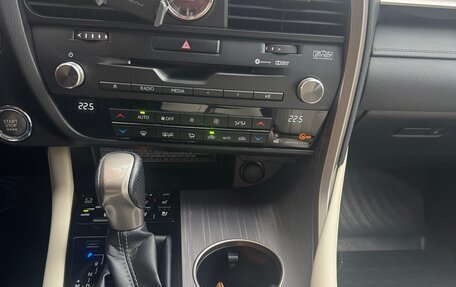 Lexus RX IV рестайлинг, 2017 год, 3 700 000 рублей, 10 фотография