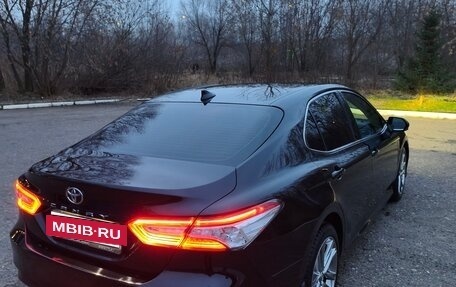 Toyota Camry, 2021 год, 3 100 000 рублей, 2 фотография