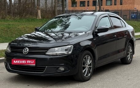 Volkswagen Jetta VI, 2013 год, 915 000 рублей, 1 фотография