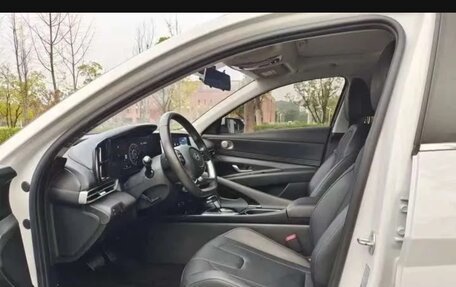 Hyundai Elantra, 2021 год, 1 900 000 рублей, 3 фотография