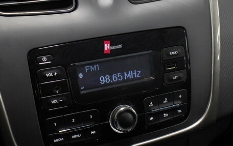 Renault Logan II, 2017 год, 949 000 рублей, 19 фотография