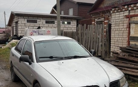 Mitsubishi Carisma I, 2001 год, 155 000 рублей, 1 фотография
