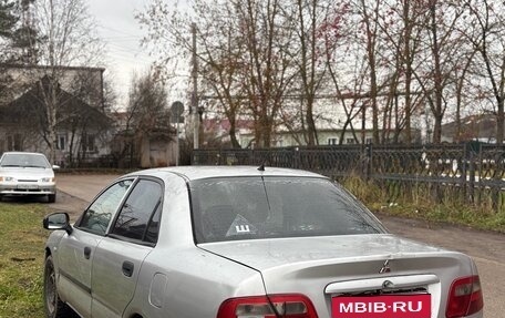 Mitsubishi Carisma I, 2001 год, 155 000 рублей, 3 фотография