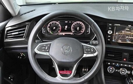 Volkswagen Jetta VII, 2022 год, 1 800 000 рублей, 6 фотография