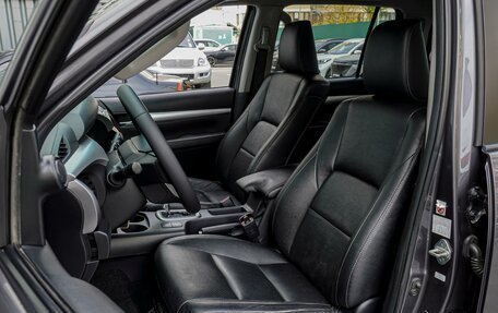 Toyota Hilux VIII, 2015 год, 2 970 000 рублей, 10 фотография