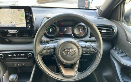 Toyota Yaris, 2022 год, 850 000 рублей, 5 фотография