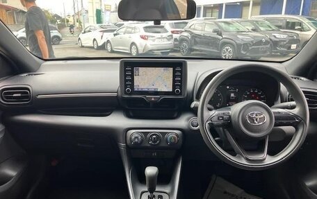 Toyota Yaris, 2022 год, 850 000 рублей, 4 фотография