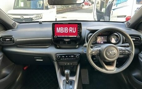 Toyota Yaris, 2022 год, 850 000 рублей, 6 фотография