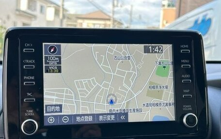 Toyota Yaris, 2022 год, 850 000 рублей, 8 фотография