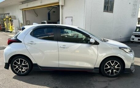 Toyota Yaris, 2022 год, 850 000 рублей, 3 фотография