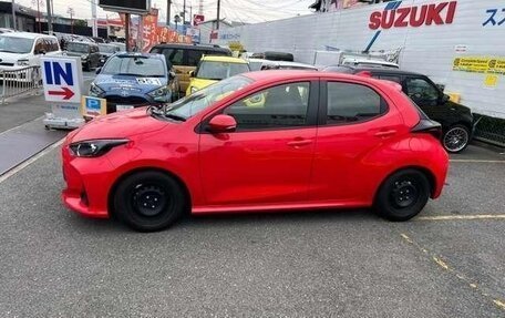 Toyota Yaris, 2022 год, 757 000 рублей, 2 фотография