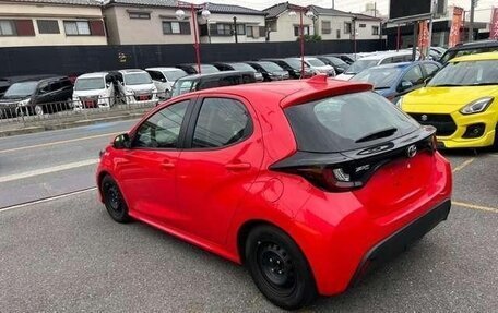 Toyota Yaris, 2022 год, 757 000 рублей, 3 фотография