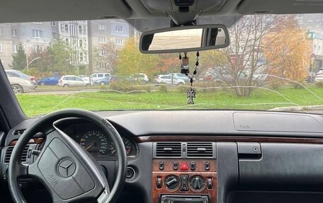 Mercedes-Benz E-Класс, 1996 год, 450 000 рублей, 4 фотография