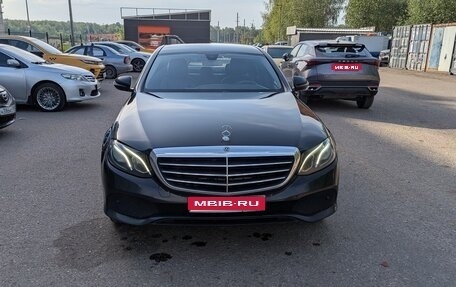 Mercedes-Benz E-Класс, 2019 год, 1 999 000 рублей, 1 фотография