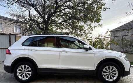 Volkswagen Tiguan II, 2021 год, 2 850 000 рублей, 4 фотография