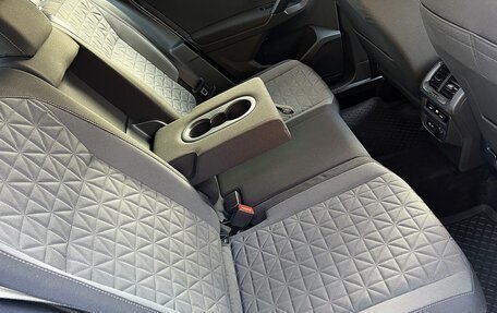 Volkswagen Tiguan II, 2021 год, 2 850 000 рублей, 16 фотография