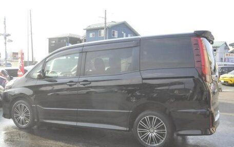 Toyota Noah III, 2016 год, 2 127 000 рублей, 6 фотография