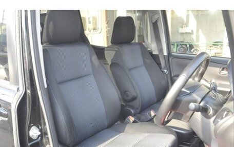 Toyota Noah III, 2016 год, 2 127 000 рублей, 9 фотография