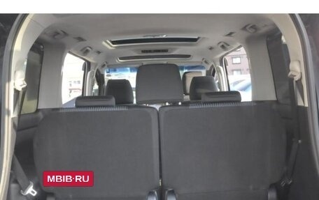 Toyota Noah III, 2016 год, 2 127 000 рублей, 15 фотография