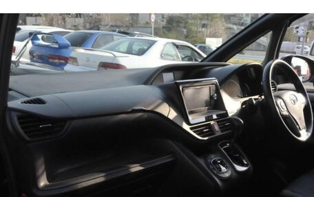 Toyota Noah III, 2016 год, 2 127 000 рублей, 19 фотография