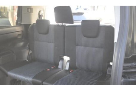 Toyota Noah III, 2016 год, 2 127 000 рублей, 16 фотография