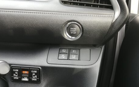 Toyota Sienta II, 2020 год, 1 700 000 рублей, 23 фотография