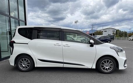 Toyota Sienta II, 2018 год, 975 000 рублей, 4 фотография