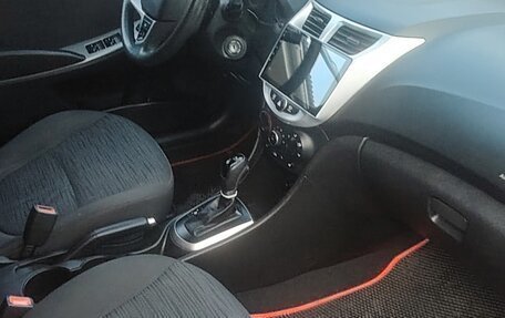 Hyundai Solaris II рестайлинг, 2016 год, 1 100 000 рублей, 8 фотография