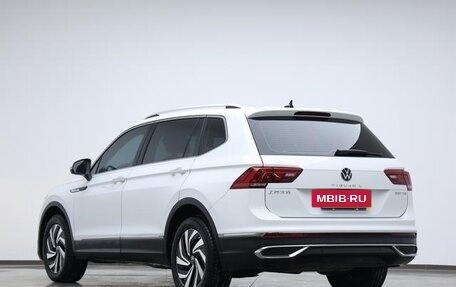 Volkswagen Tiguan II, 2022 год, 1 980 100 рублей, 5 фотография