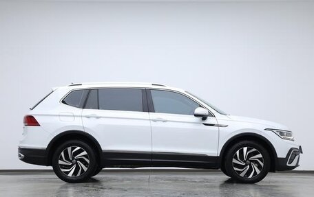 Volkswagen Tiguan II, 2022 год, 1 980 100 рублей, 8 фотография