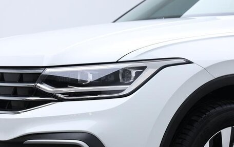 Volkswagen Tiguan II, 2022 год, 1 980 100 рублей, 19 фотография