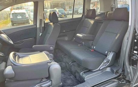 Toyota ISis I, 2017 год, 1 045 000 рублей, 15 фотография