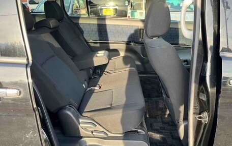 Toyota ISis I, 2017 год, 1 045 000 рублей, 20 фотография