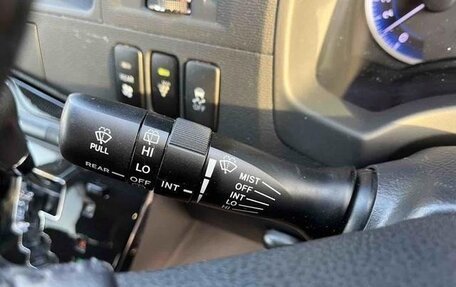 Toyota ISis I, 2017 год, 1 045 000 рублей, 30 фотография