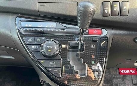 Toyota ISis I, 2017 год, 1 045 000 рублей, 28 фотография