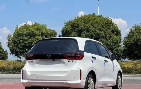 Honda Fit, 2021 год, 1 000 000 рублей, 5 фотография