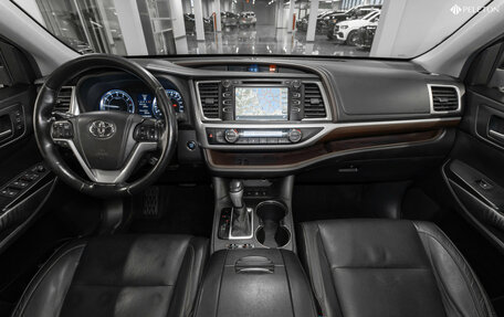 Toyota Highlander III, 2014 год, 2 050 000 рублей, 8 фотография