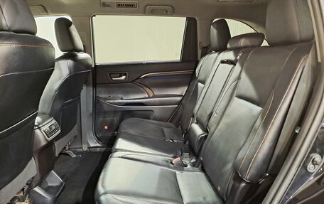 Toyota Highlander III, 2014 год, 2 599 000 рублей, 18 фотография