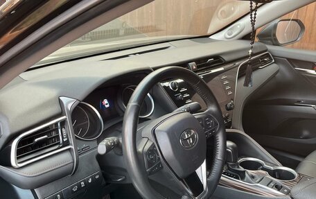 Toyota Camry, 2019 год, 3 300 000 рублей, 11 фотография