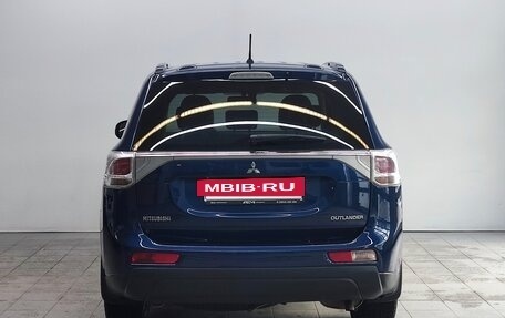 Mitsubishi Outlander III рестайлинг 3, 2013 год, 1 480 000 рублей, 6 фотография
