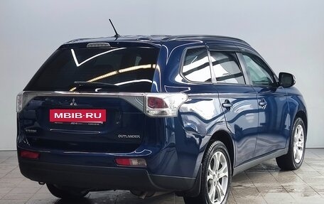 Mitsubishi Outlander III рестайлинг 3, 2013 год, 1 480 000 рублей, 5 фотография