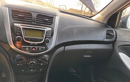 Hyundai Solaris II рестайлинг, 2013 год, 750 000 рублей, 14 фотография