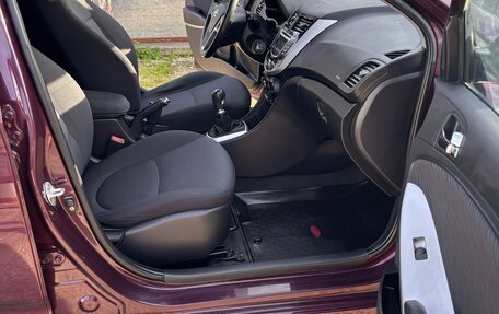 Hyundai Solaris II рестайлинг, 2013 год, 750 000 рублей, 21 фотография